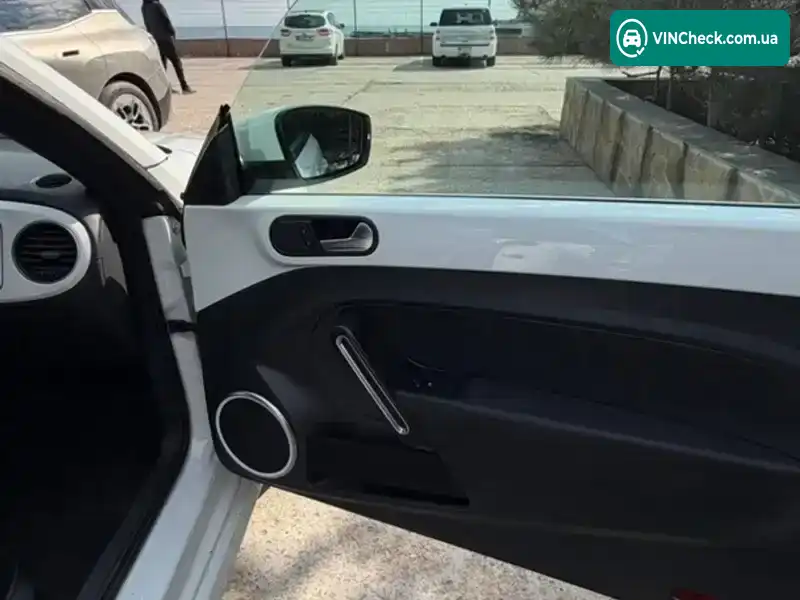 Volkswagen Beetle 2015, фото з оголошення 2 з 21, VIN 3VW517AT1FM809174