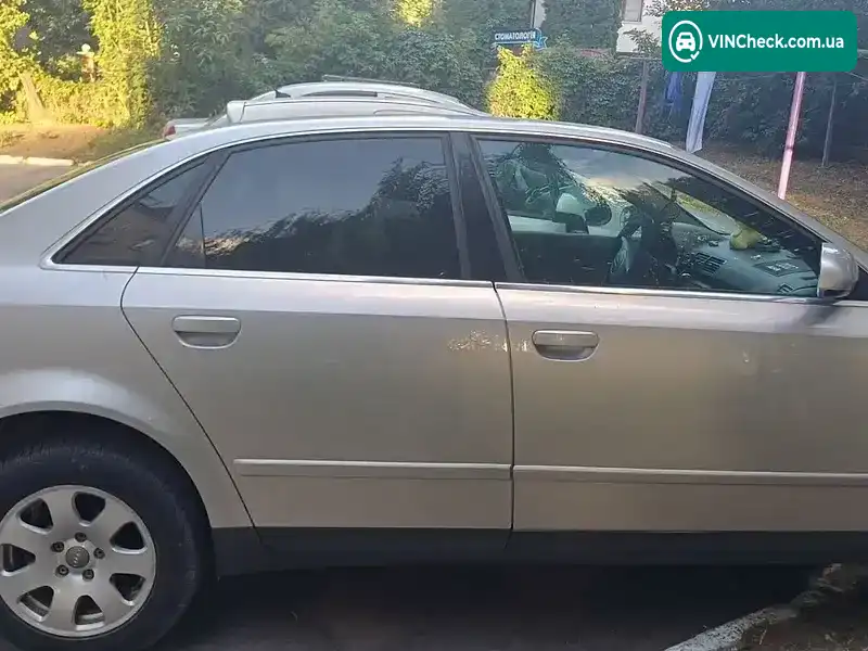 Audi A4 2002, фото з оголошення 2 з 9, VIN WAUZZZ8E43A113317