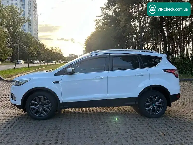 Ford Kuga 2019, фото з оголошення 2 з 9, VIN WF0AXXWPMAKD77187