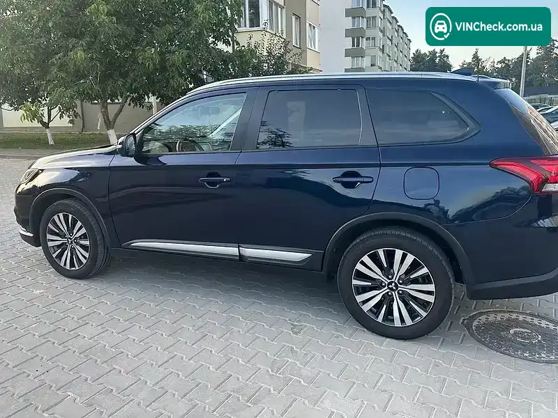 Mitsubishi Outlander 2019, фото з оголошення 1 з 19, VIN JA4AZ3A3XKZ044911