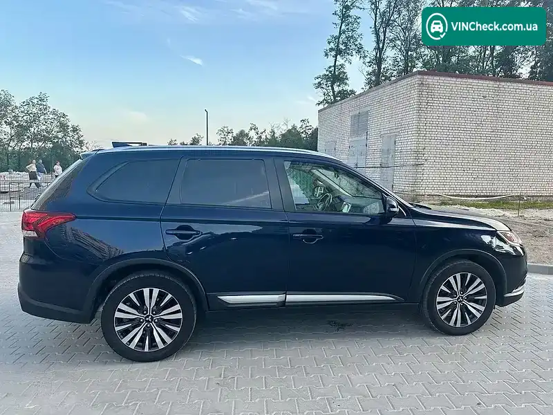 Mitsubishi Outlander 2019, фото з оголошення 2 з 19, VIN JA4AZ3A3XKZ044911