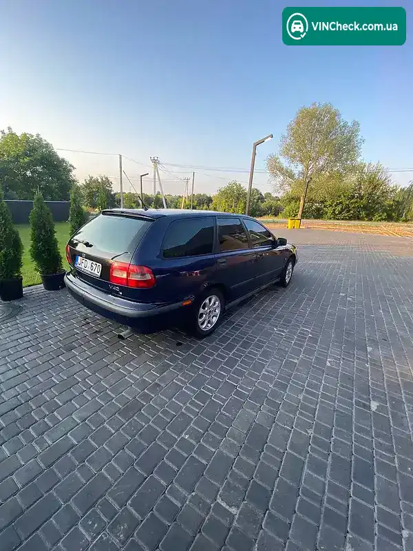 Volvo V40 1998, фото з оголошення 2 з 7, VIN YV1VW1223WF247181