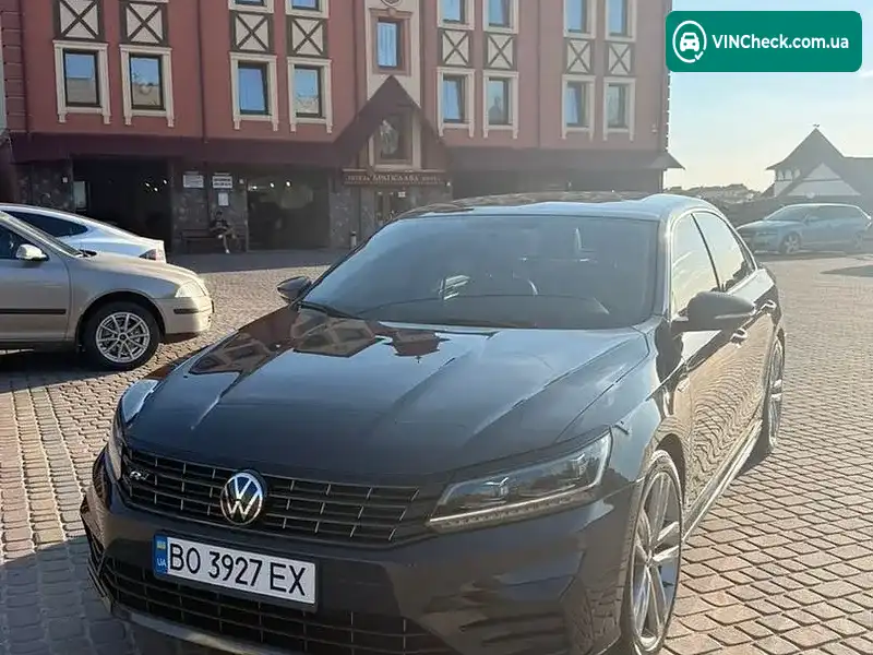 Volkswagen Passat 2018, фото з оголошення 1 з 13, VIN 1VWAA7A37JC023842