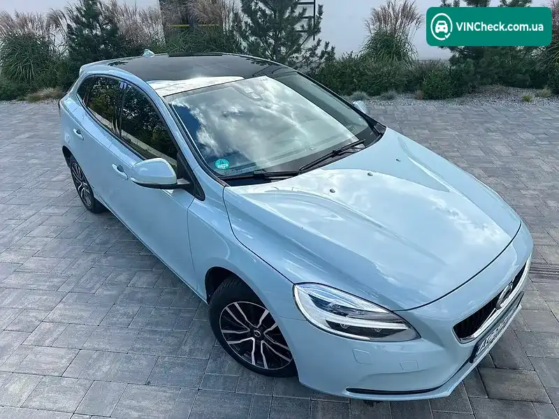 Volvo V40 2017, фото з оголошення 2 з 20, VIN YV1MV7481J2453185