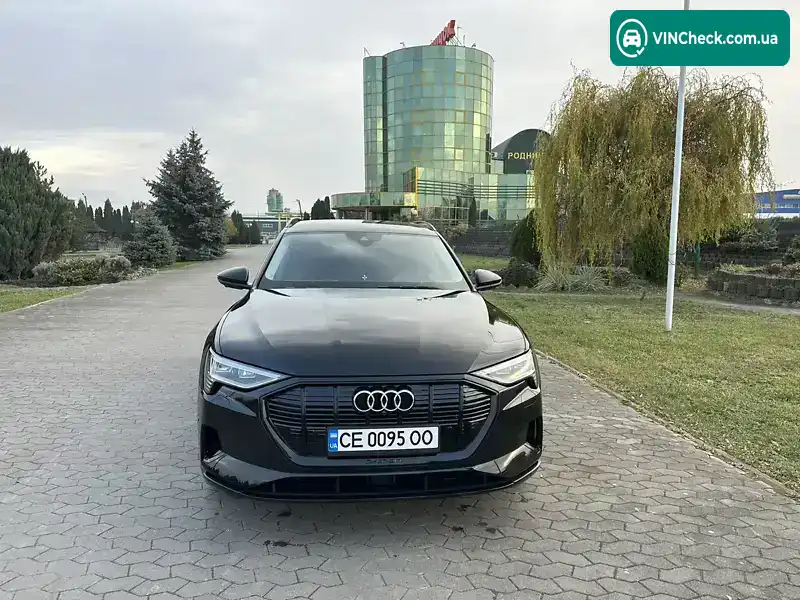 Audi e-tron 2019, фото з оголошення 2 з 21, VIN WAUZZZGE1KB007496
