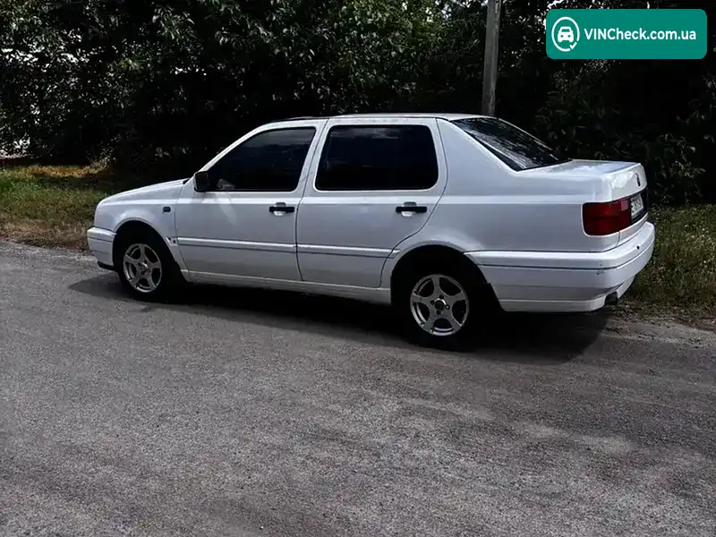 Volkswagen Vento 1992, фото з оголошення 2 з 9, VIN WVWZZZ1HZNW435300