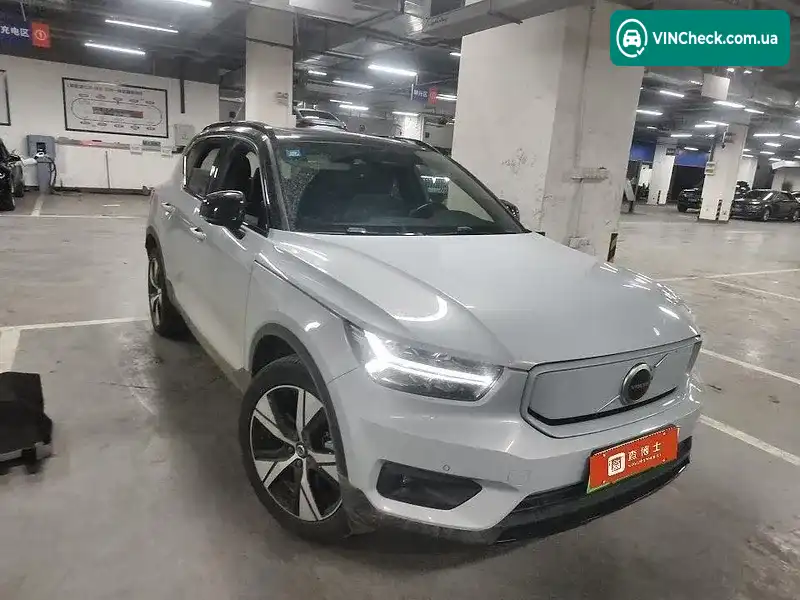 Volvo XC40 2021, фото з оголошення 1 з 9, VIN LYVXEEDEXML536217