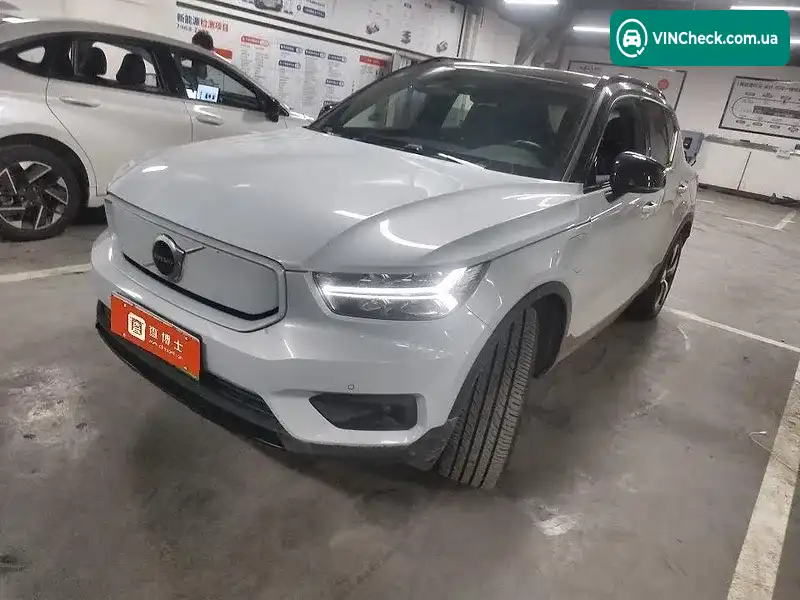 Volvo XC40 2021, фото з оголошення 2 з 9, VIN LYVXEEDEXML536217