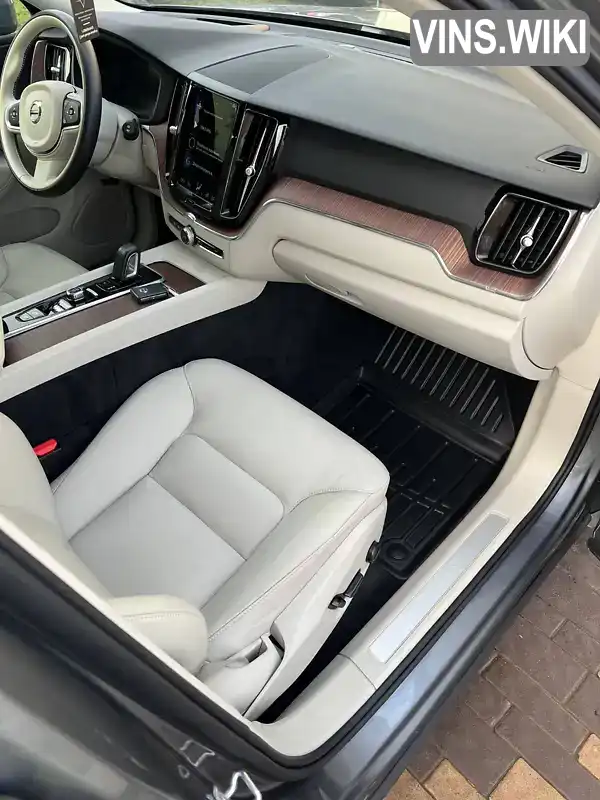 Volvo XC60 2021, фото з оголошення 2 з 21, VIN LYVBR0DK6MB812003
