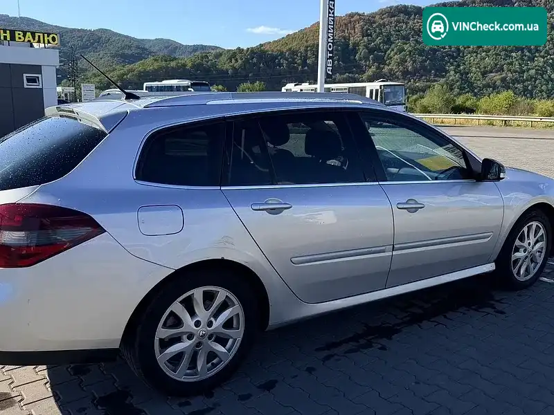 Renault Laguna 2010, фото з оголошення 2 з 12, VIN VF1KT1R0643178733