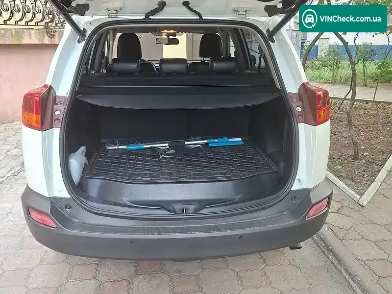 Toyota RAV4 2013, фото з оголошення 2 з 11, VIN JTMDAREV70D008080