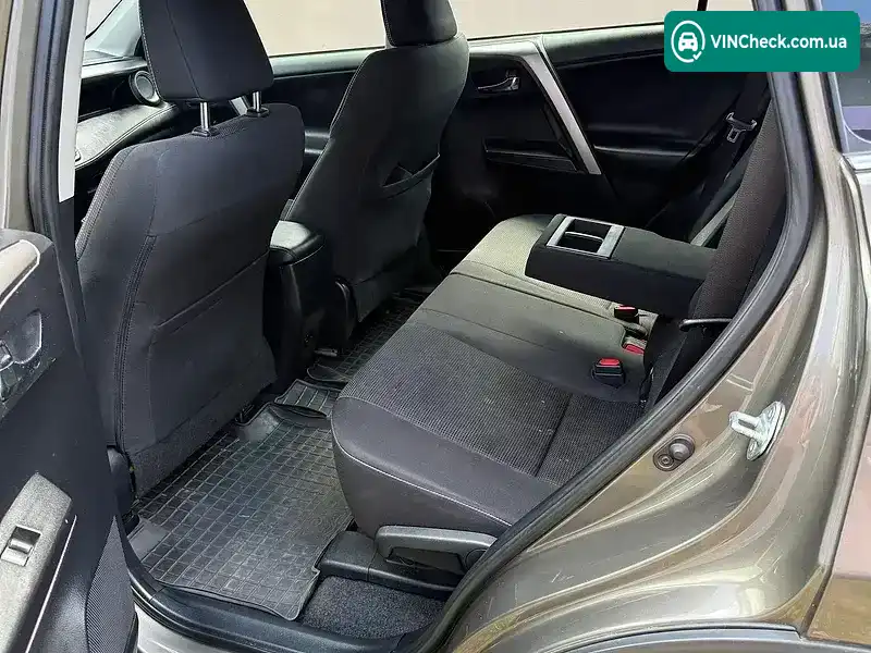 Toyota RAV4 2017, фото з оголошення 2 з 12, VIN JTMRBREV60D088216