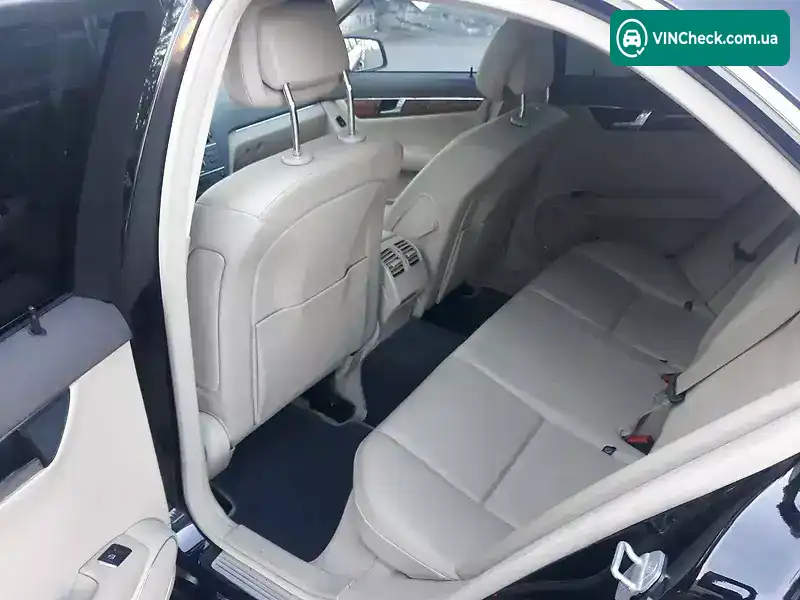 Mercedes-Benz C-Class 2011, фото з оголошення, VIN WDDGF8BB8BR168015