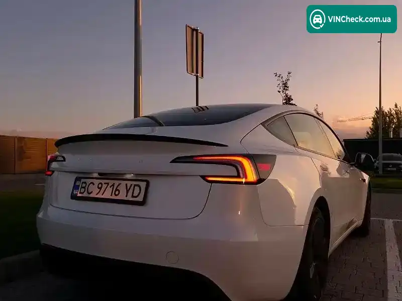 Tesla Model 3 2024, фото з оголошення 2 з 16, VIN LRW3E7FS9RC115298