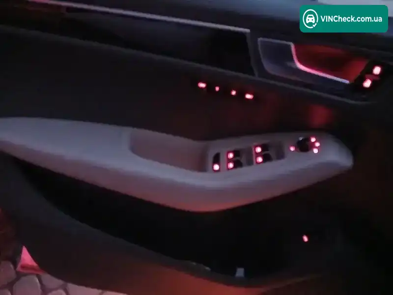 Audi Q5 2010, фото з оголошення 2 з 14, VIN WA1LFAFP3BA068709