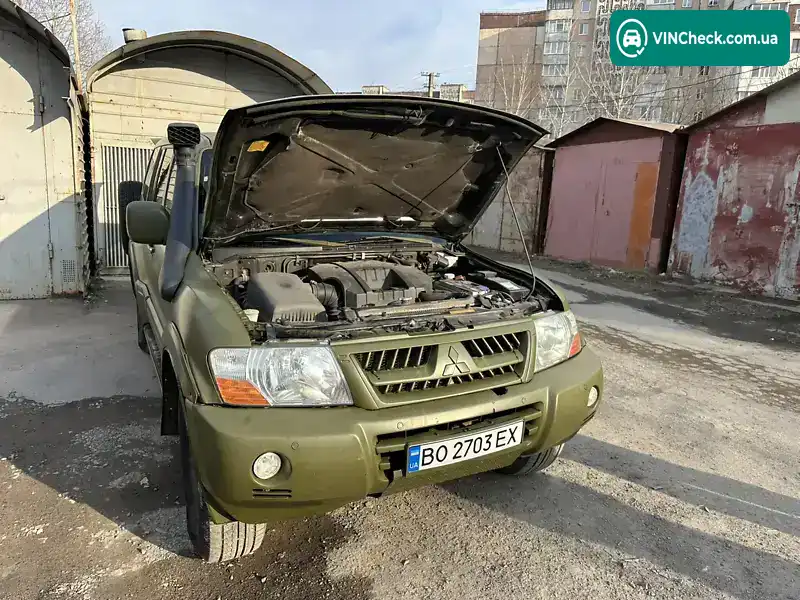 Mitsubishi Pajero 2004, фото з оголошення 2 з 10, VIN JMBLYV78W4J005743