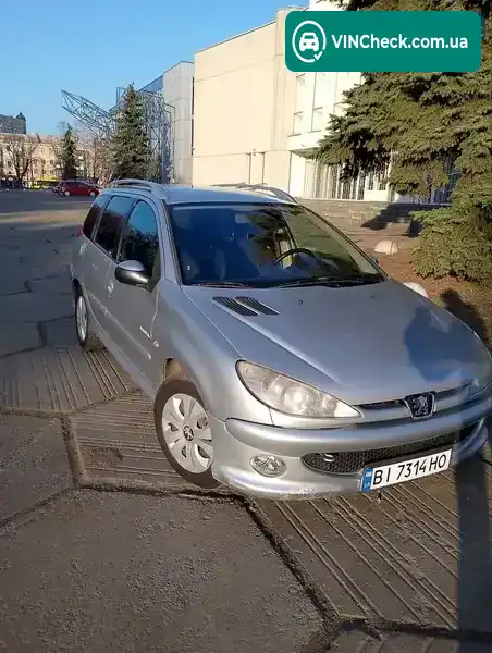 Peugeot 206 2003, фото з оголошення 1 з 21, VIN VF32KNFUF43535255
