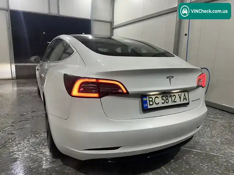 Tesla Model 3 2019, фото з оголошення 2 з 18, VIN 5YJ3E1EB2KF493702