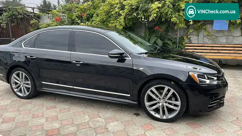 Volkswagen Passat 2016, фото з оголошення 2 з 19, VIN 1VWDT7A30HC039107