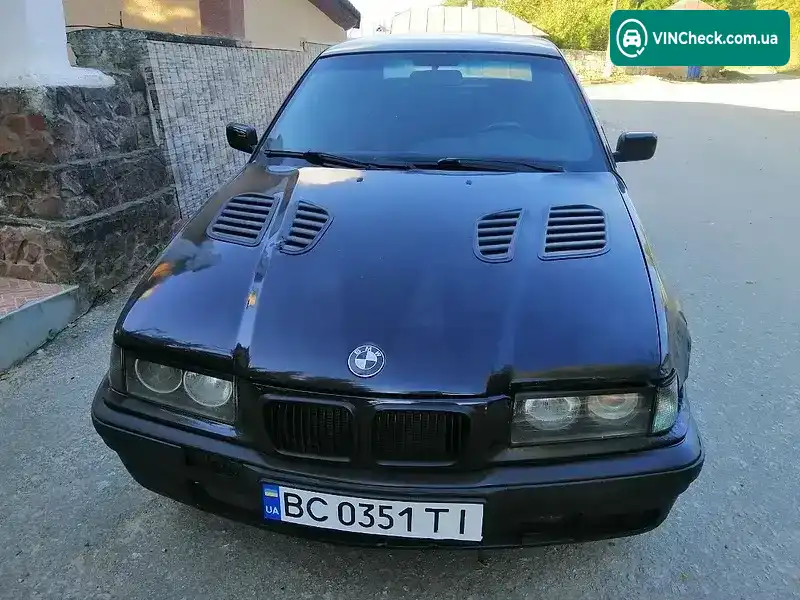 BMW 3 Series 1992, фото з оголошення 1 з 6, VIN WBAAG1102C8216438