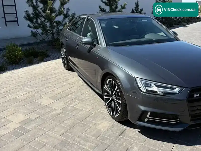 Audi A4 2018, фото з оголошення 1 з 12, VIN WAUENBF42JA116290
