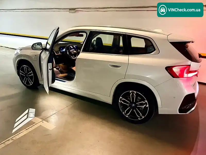 BMW iX1 2024, фото з оголошення 1 з 8, VIN LBV51FX06RM909505