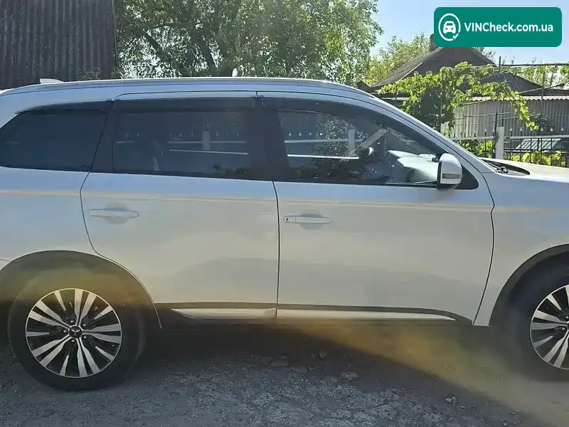 Mitsubishi Outlander 2020, фото з оголошення 1 з 17, VIN JMBXTGF3WLZ000745