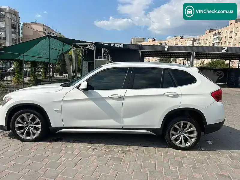 BMW X1 2011, фото з оголошення 1 з 8, VIN WBAVL1C59CVR76633
