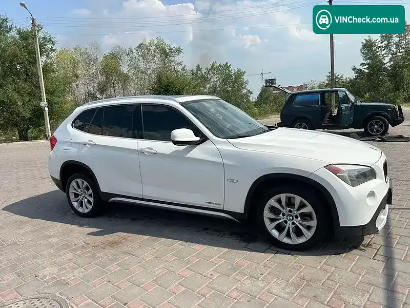 BMW X1 2011, фото з оголошення 2 з 8, VIN WBAVL1C59CVR76633