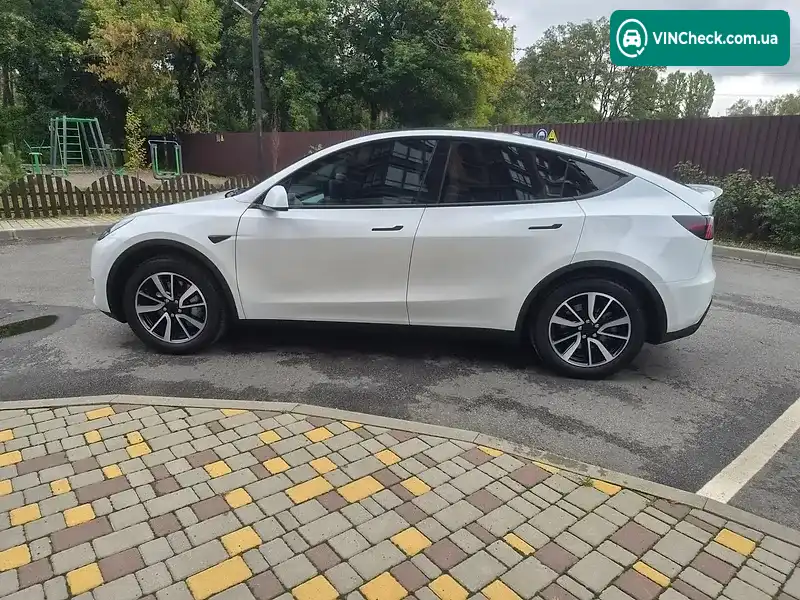 Tesla Model Y 2021, фото з оголошення 1 з 6, VIN 5YJYGDED8MF107161