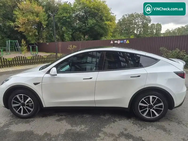 Tesla Model Y 2021, фото з оголошення 2 з 6, VIN 5YJYGDED8MF107161