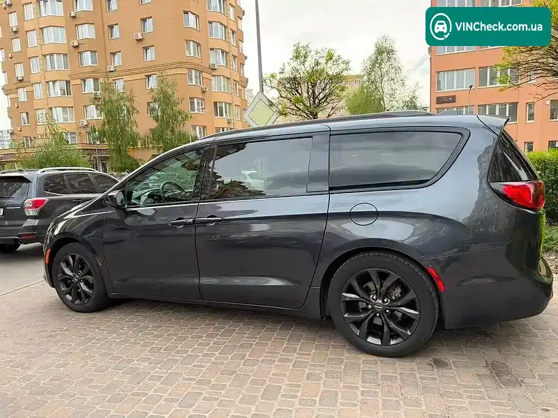 Chrysler Pacifica 2019, фото з оголошення 2 з 8, VIN 2C4RC1FG7KR593633