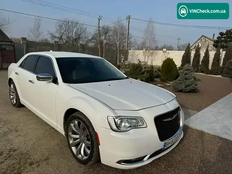 Chrysler 300 2018, фото з оголошення 2 з 19, VIN 2C3CCAEG1KH536135