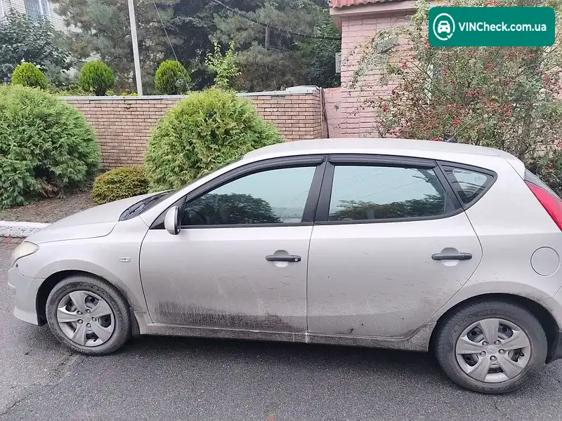 Hyundai i30 2010, фото з оголошення 2 з 5, VIN TMADB51DABJ140430