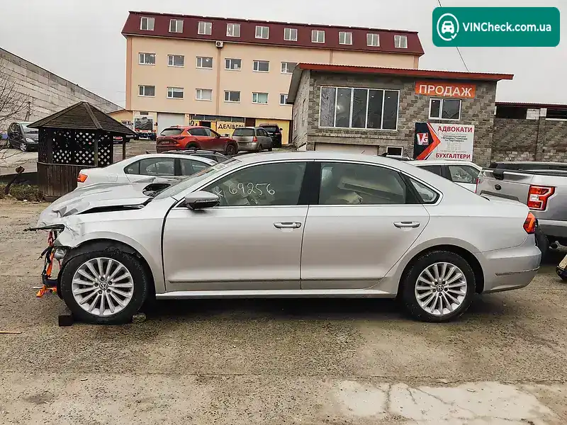 Volkswagen Passat 2016, фото з оголошення 2 з 20, VIN 1VWBS7A32GC036685