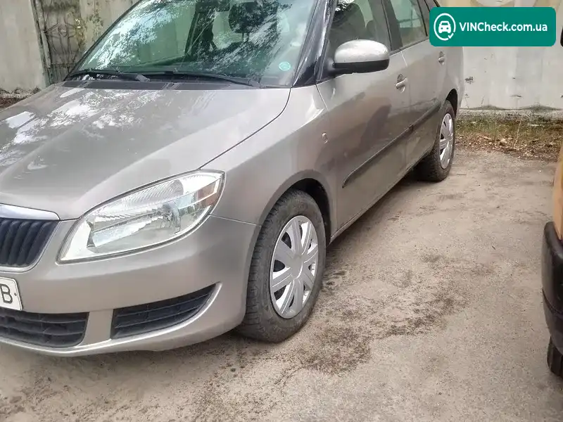 Skoda Fabia 2012, фото з оголошення 2 з 15, VIN TMBJM65J2C3159862