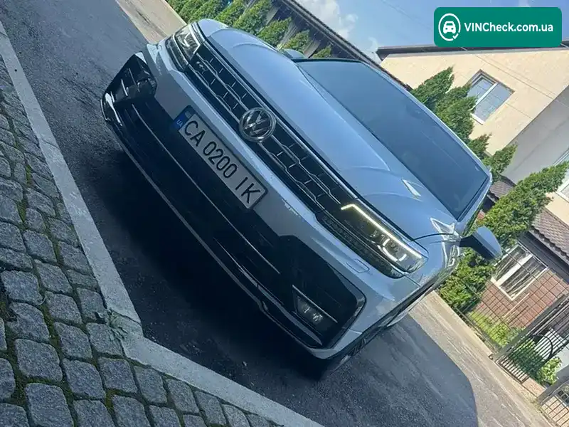 Volkswagen Tiguan 2018, фото з оголошення 1 з 16, VIN 3VV4B7AX3JM205876
