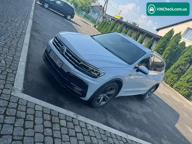 Volkswagen Tiguan 2018, фото з оголошення 2 з 16, VIN 3VV4B7AX3JM205876