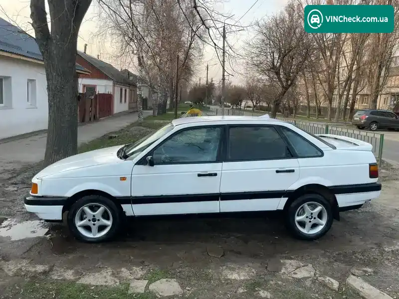 Volkswagen Passat 1988, фото з оголошення 2 з 11, VIN WVWZZZ31ZKE021495