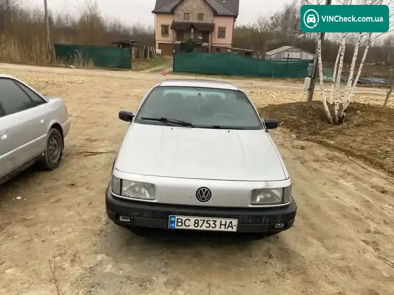 Volkswagen Passat 1988, фото з оголошення 1 з 7, VIN WVWZZZ31ZJE011573