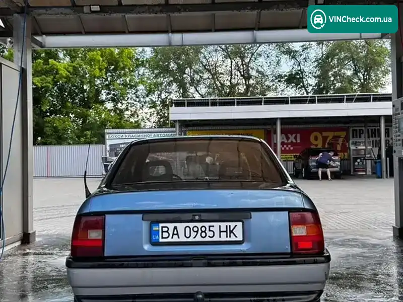 Opel Vectra 1989, фото з оголошення 2 з 17, VIN W0L000087K5159377