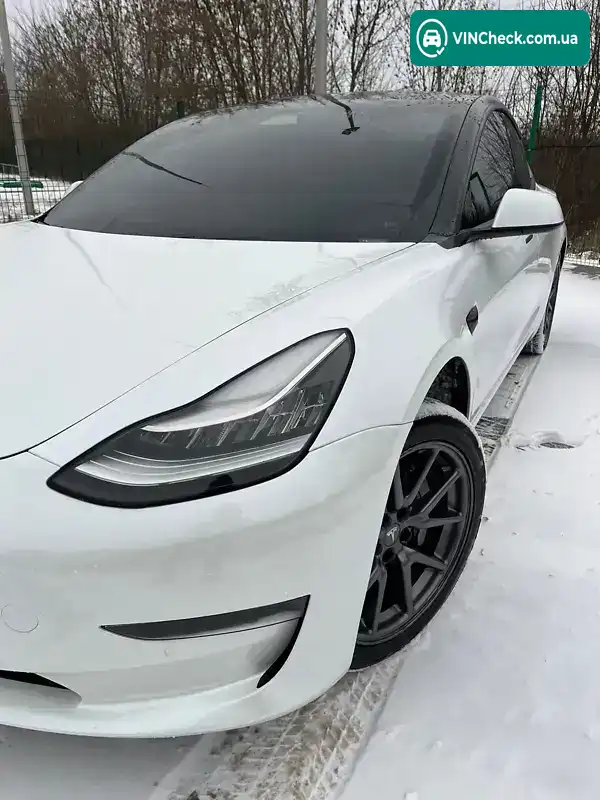 Tesla Model 3 2019, фото з оголошення 2 з 15, VIN 5YJ3E1EA5LF633069