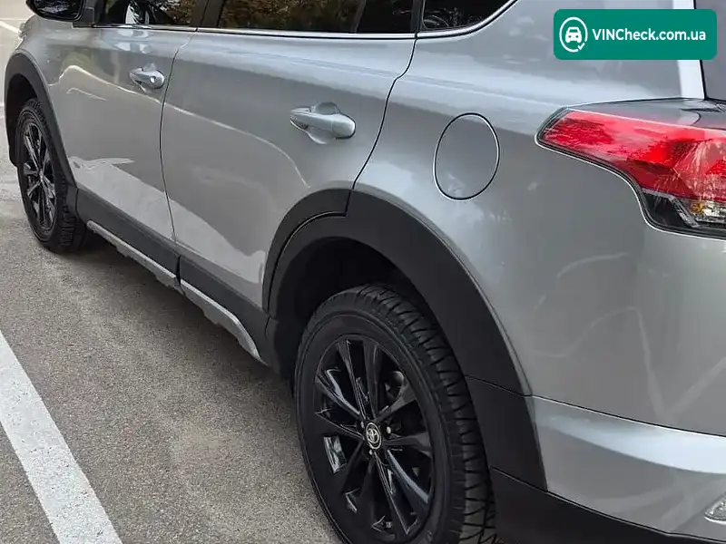 Toyota RAV4 2017, фото з оголошення 2 з 12, VIN 2T3RFREVXJW740053