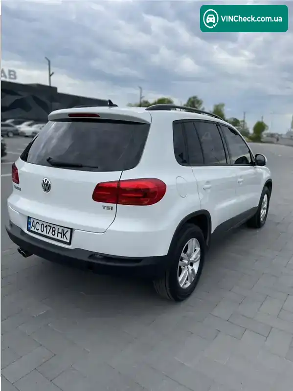 Volkswagen Tiguan 2017, фото з оголошення 2 з 9, VIN WVGAV7AX4HK025599