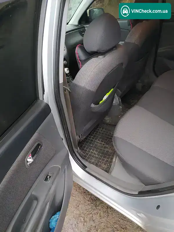 Kia Rio 2006, фото з оголошення 1 з 14, VIN KNEDE244276206087