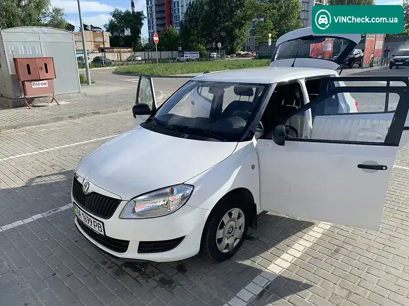 Skoda Fabia 2011, фото з оголошення 2 з 13, VIN TMBEH15JXCB501220