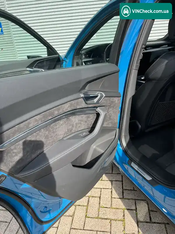 Audi e-tron 2019, фото з оголошення 2 з 17, VIN WAUZZZGE8KB005342