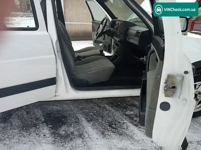Volkswagen Golf 1992, фото з оголошення 2 з 17, VIN WVWZZZ1GZNW160097