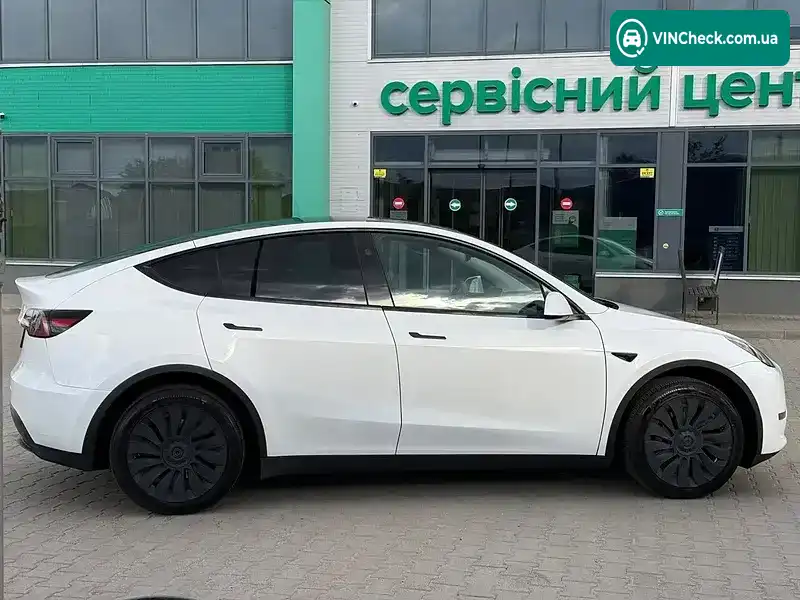 Tesla Model Y 2023, фото з оголошення 2 з 17, VIN 7SAYGDEE4PF804715