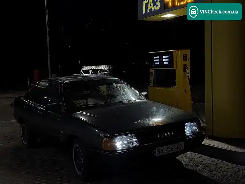 Audi 100 1985, фото з оголошення 2 з 10, VIN WAUZZZ44ZFA112961